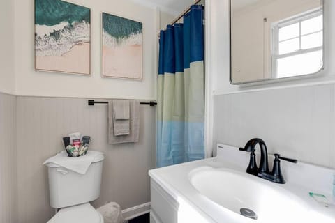 Fun Vibes Motel Suite-Cozy Modern Escape Apartment in Old Orchard Beach