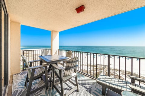 View (from property/room), Balcony/Terrace, Seating area, Dining area