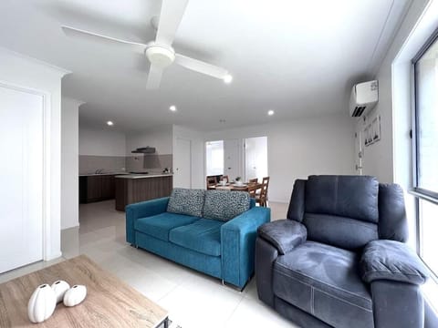 2 Bedroom Self-Contained Accommodation with Aircon Apartment in Redbank Plains