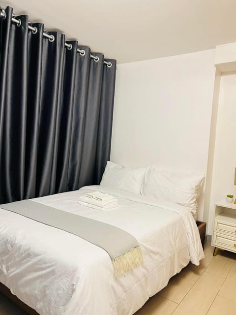 Beautiful 2 Bedroom in Uptown BGC Apartment hotel in Makati