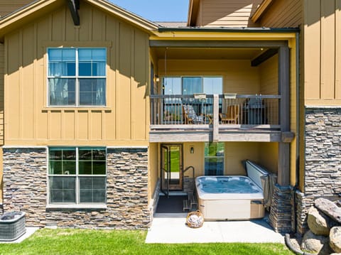 Close to World-class Ski Resorts and Summer Activities on the Lake House in Wasatch County