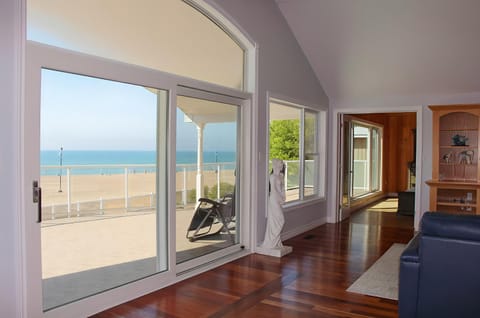 Living room, Lake view, Lake view