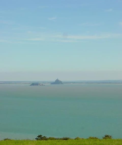 L'Oeil du Mont Maison vue sur le Mont Saint Michel et sa baie House in Brittany