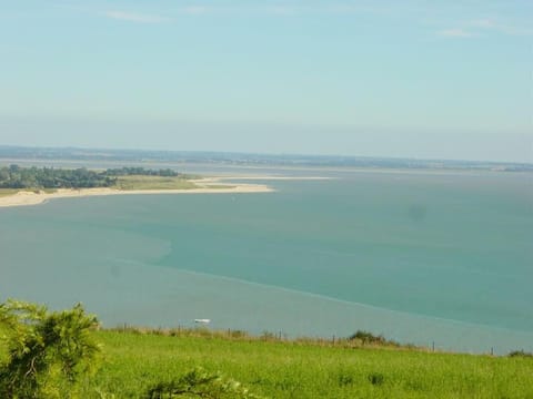 L'Oeil du Mont Maison vue sur le Mont Saint Michel et sa baie House in Brittany
