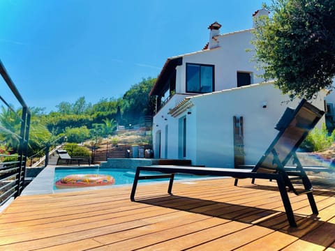 Superbe vue mer et Estérel, Villa Neuve pour 8-10 Personnes, Clim, Piscine Villa in Saint-Raphael