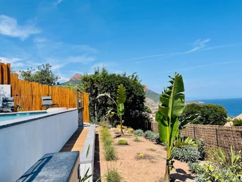 Superbe vue mer et Estérel, Villa Neuve pour 8-10 Personnes, Clim, Piscine Villa in Saint-Raphael