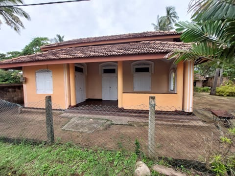 Colonial Cottage Thalahena House in Negombo