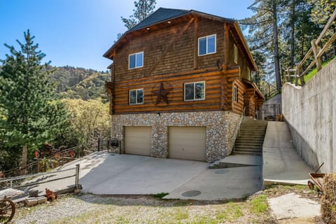 Western Wonderland w Luxe Mancave & Outdoor Oasis House in Crestline