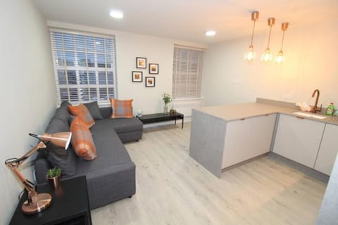 Charming Modern 2br Flat In Central Preston Apartment in Preston