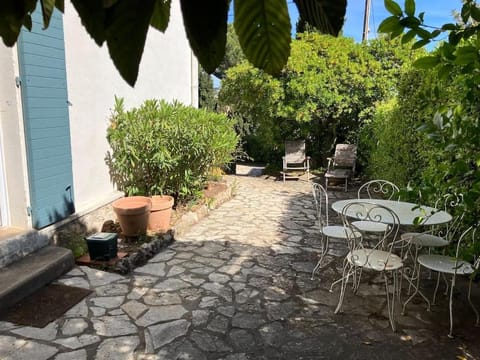 Garden, Dining area, Garden view