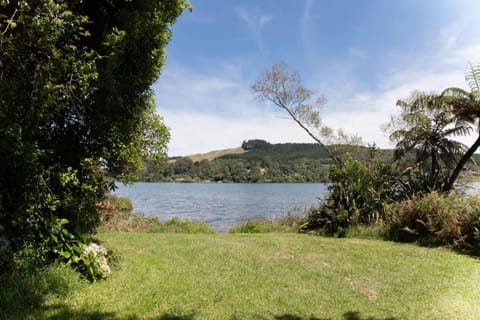 Okere Lakehouse Retreat House in Rotorua