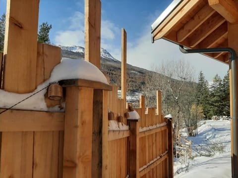 Petit chalet neuf indépendant 2 pers "La cabane de Jean " Chalet in Briançon