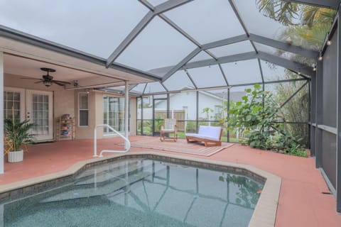 Garden view, Pool view, Swimming pool, sunbed