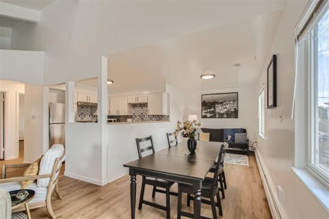 Natural Light, High-Vaulted Ceilings Apartment and Garage Apartment in Lakewood