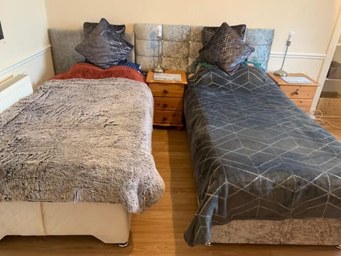 Twin room close to Royal Troon free parking Vacation rental in England