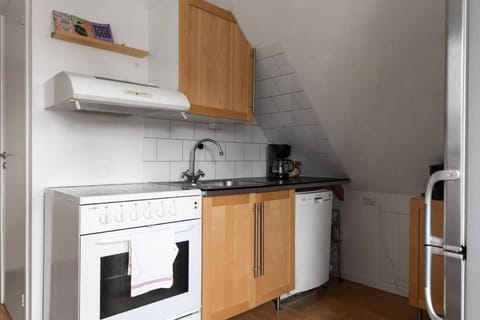 Kitchen or kitchenette, oven, pet friendly, stove, toaster