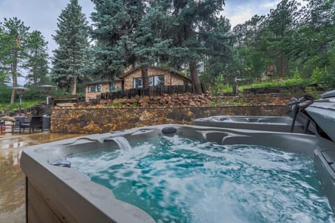 Lower Stone Lodge - Hot Tub - Game Room - Lower Unit House in Cascade-Chipita Park