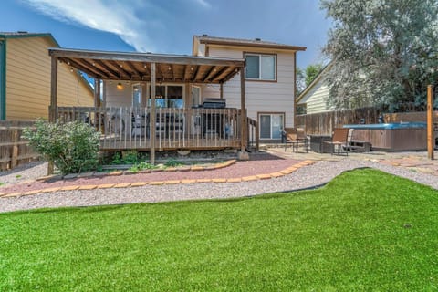 Hot Tub - Pet Friendly - 7 miles to Fort Carson House in Fort Carson