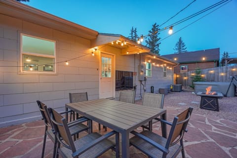 Hot Tub - Game Room - Wood Fireplace Casa in Cascade-Chipita Park