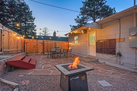 Hot Tub - Game Room - Wood Fireplace Casa in Cascade-Chipita Park