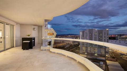 Stunning Four Bedroom Fully Professionally Remodeled Apartment Apartment in Las Vegas Strip