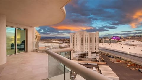 Stunning Four Bedroom Fully Professionally Remodeled Apartment Apartment in Las Vegas Strip