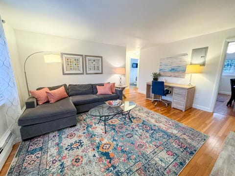 Sun-filled 2br, In-unit Laundry, Near T & Medical Maison in Jamaica Plain