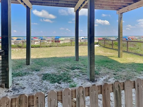 Sharks Tooth Beachfront House in Surfside Beach