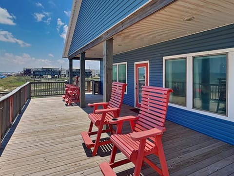 Sharks Tooth Beachfront House in Surfside Beach