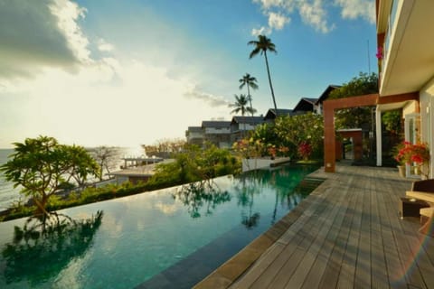 Property building, Sea view, Swimming pool