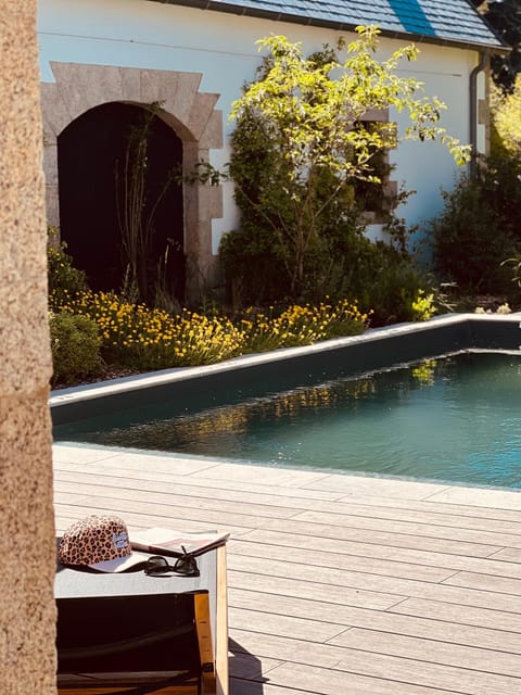 Pool view, Swimming pool, sunbed