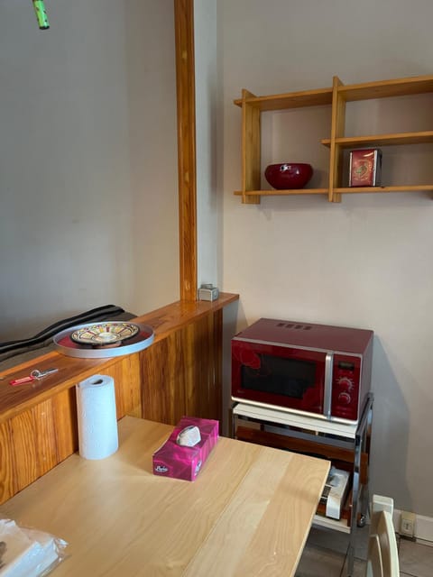 Kitchen or kitchenette, minibar, stove