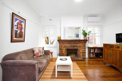 Cozy 1 Bedroom Retreat in St Kilda Apartment in St Kilda Botanical Gardens