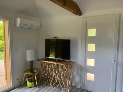 Communal lounge/ TV room, TV and multimedia, air conditioner