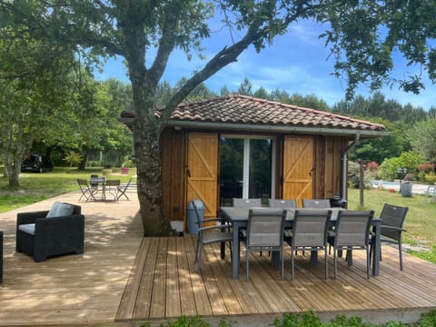 Patio, Dining area, Garden view