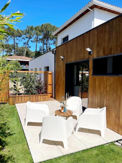 Patio, Day, Garden, Garden view