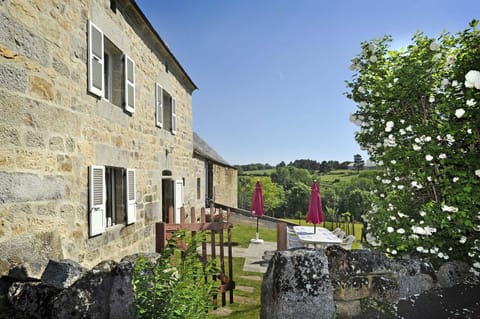 Gites de france 6 personnes au teil House in Auvergne-Rhône-Alpes