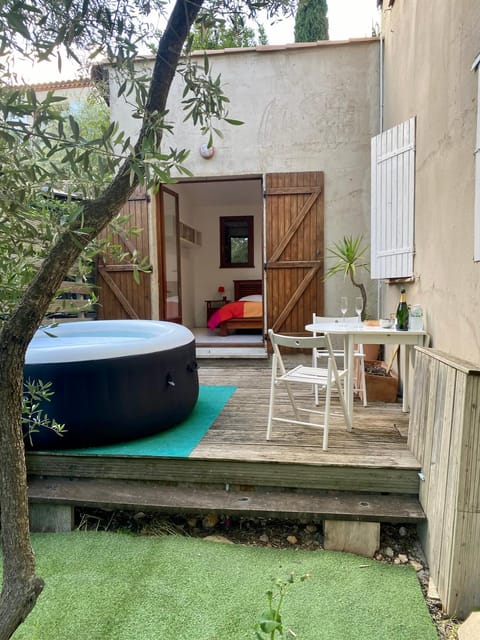 Jolie villa avec jardin terrasses jacuzzi 15mins plages - MONTPELLIER Villa in Occitanie