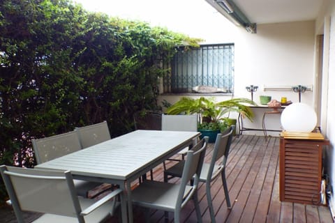 Apartment with beautiful terrace close to the sea Apartment in Sanary-sur-Mer