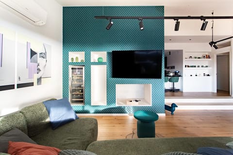 TV and multimedia, Living room, minibar