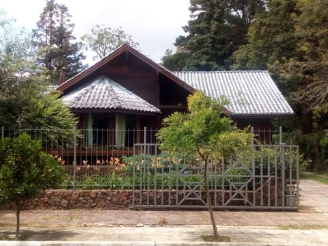 Property building, Facade/entrance, Garden, Garden view