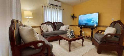 Communal lounge/ TV room, TV and multimedia, Evening entertainment, air conditioner