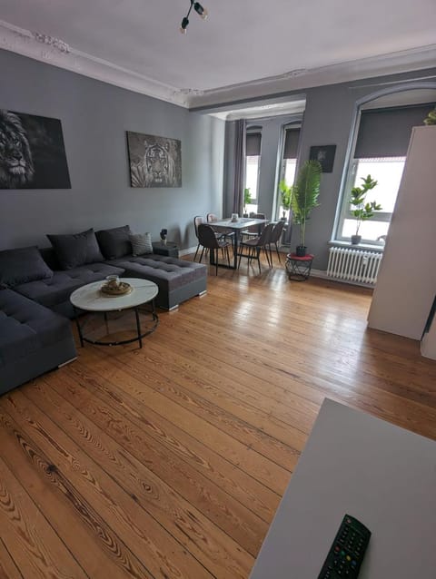 Living room, Seating area, Dining area, heating
