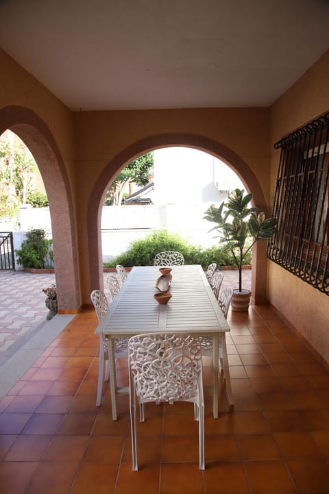 Patio, Dining area