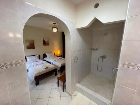 Shower, Bathroom, Photo of the whole room, towels