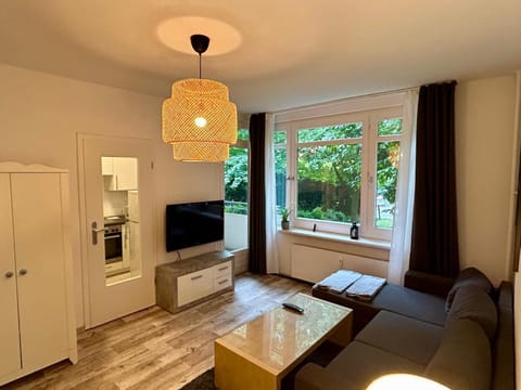 TV and multimedia, Living room, Seating area, Evening entertainment