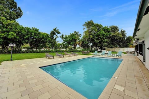 Garden, Garden view, Pool view, Swimming pool, sunbed