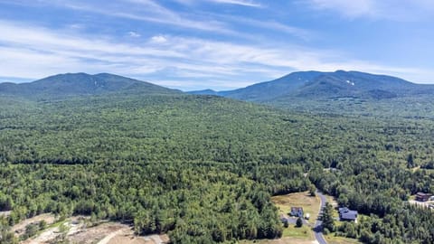 Heart of the White Mountains Cottage w Hot Tub #3 Casa in Twin Mountain