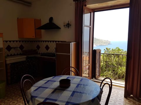 View (from property/room), Balcony/Terrace, Dining area, Sea view, Lunch, stove