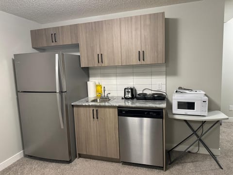 Brand new 1 bedroom basement suit Bed and Breakfast in Airdrie